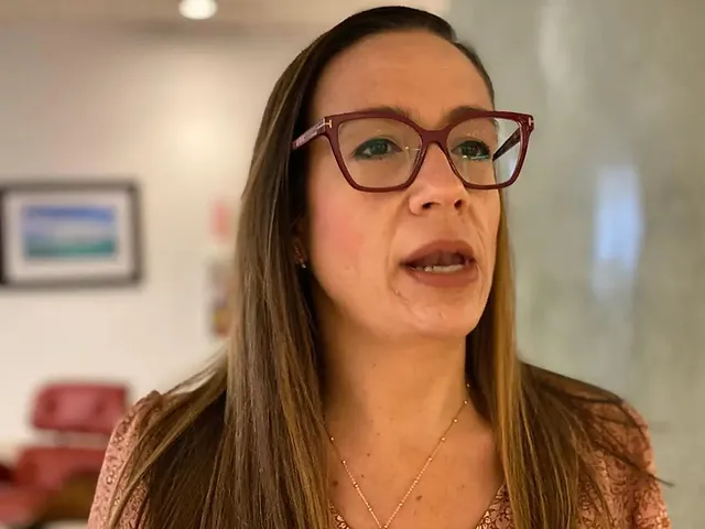 “Georgie Navarro busca discriminar contra todos los que no piensan como él”, asegura Dra. Elba Beatriz Rivera.