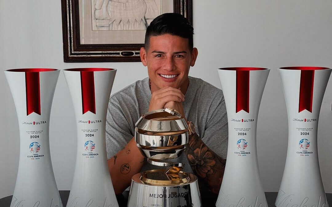 ¡La colección del capitán! James exhibe sus premios de la Copa América